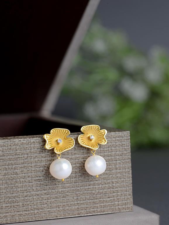 Buy Pearl Earrings Collection 2022 at Krishna Pearls